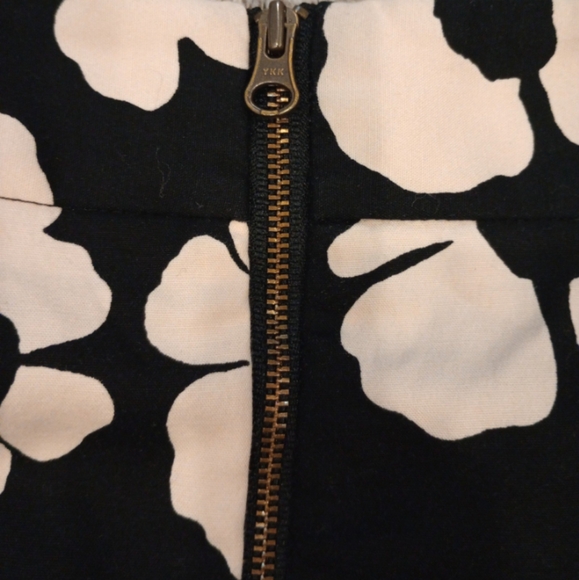 LOFT black/white flower skirt size 10 - Picture 7 of 9